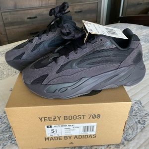 Adidas Yeezy Boost 700 V2